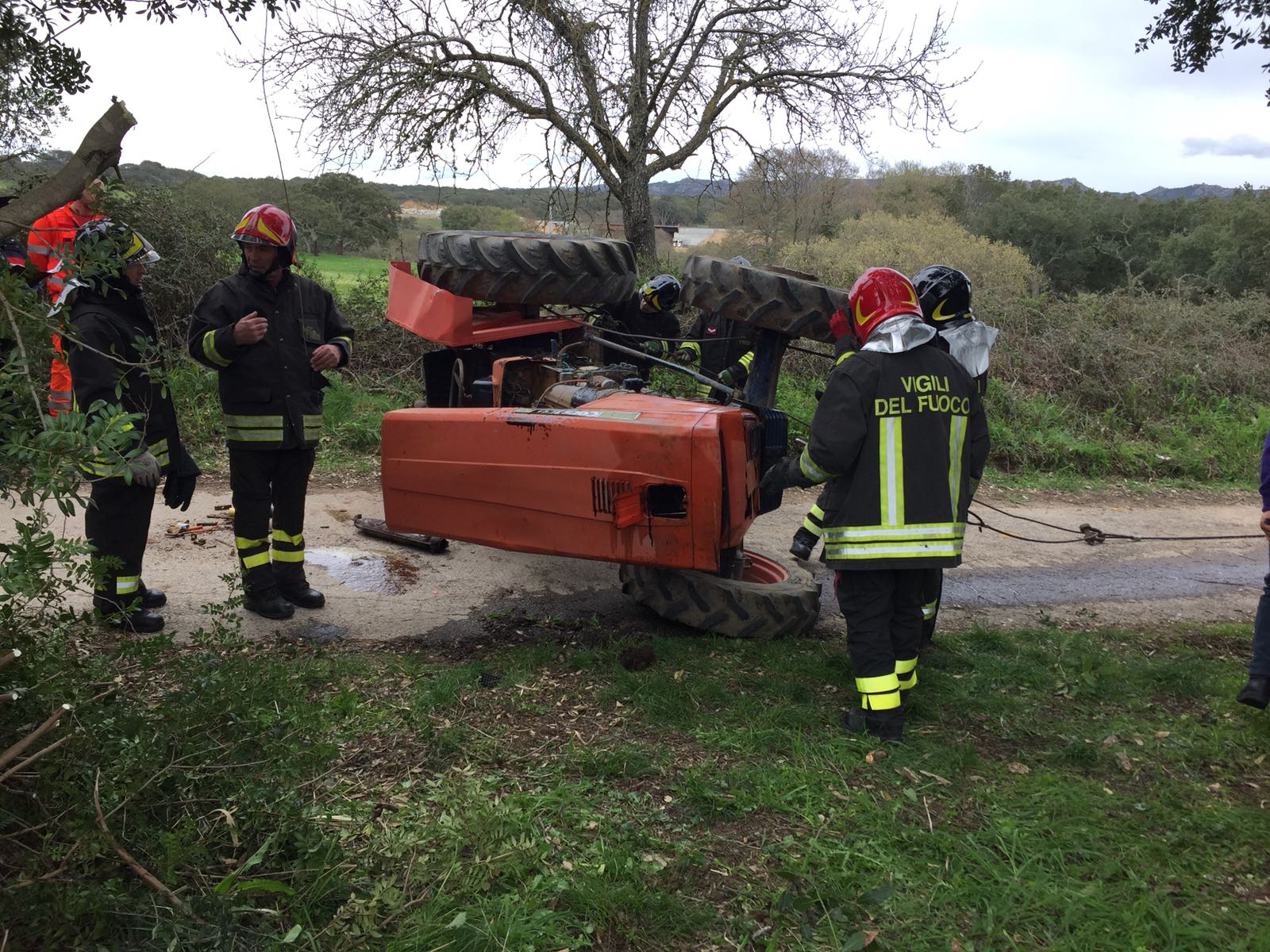 Gallura: trattore si ribalta e uccide uomo