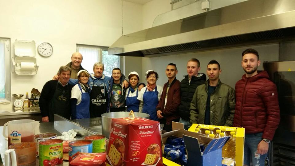 Pasqua Olbiese: studenti Ipia donano alimenti alla Mensa Vincenziana