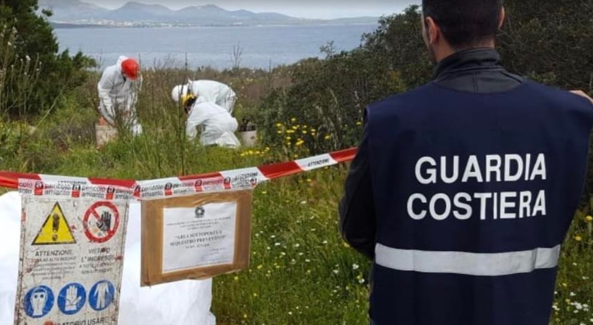 Olbia, rifiuti pericolosi in spiaggia: partita la bonifica