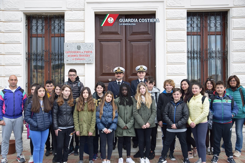 La Maddalena: studenti a scuola di mare con la Guardia Costiera