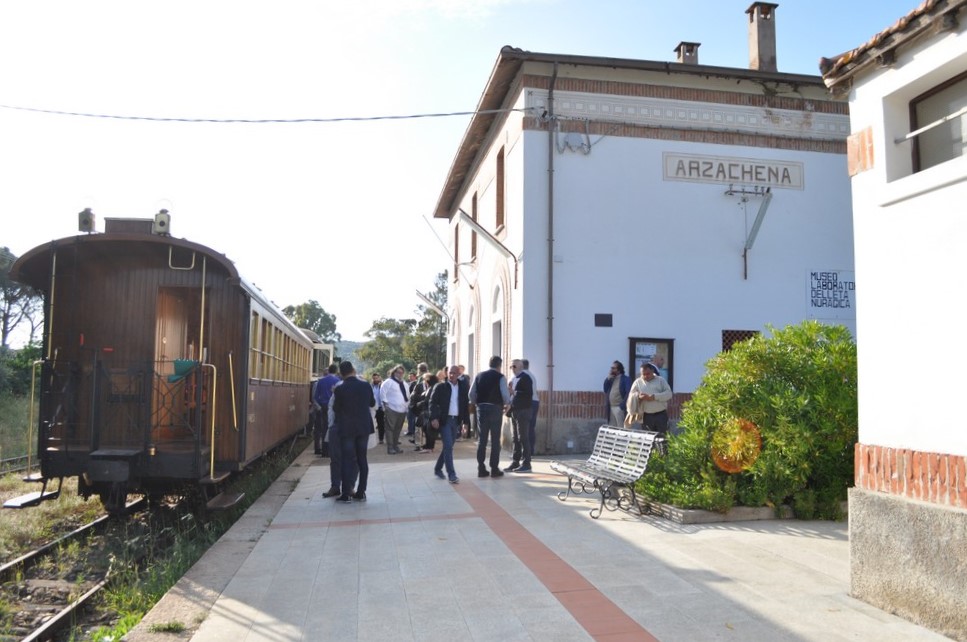 Gallura, Trenino verde e battello sul lago: il futuro del turismo è già qui