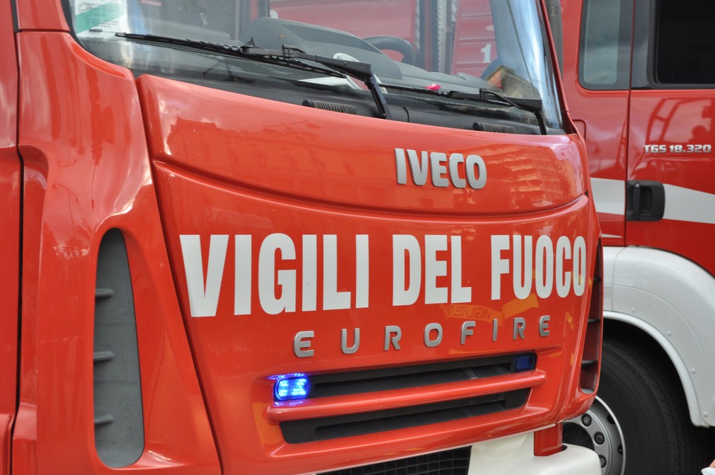 Attentato contro carabiniere: auto data alle fiamme