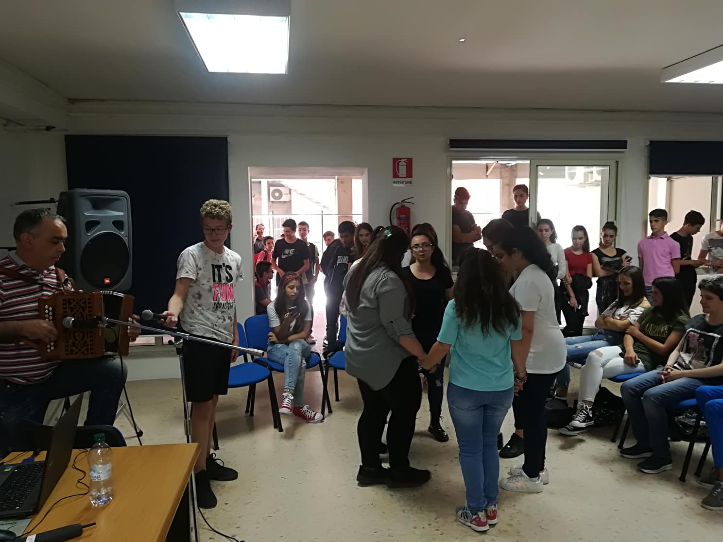 A Olbia &quot;Tante culture, una sola scuola&quot; ecco la lezione del Liceo Mossa