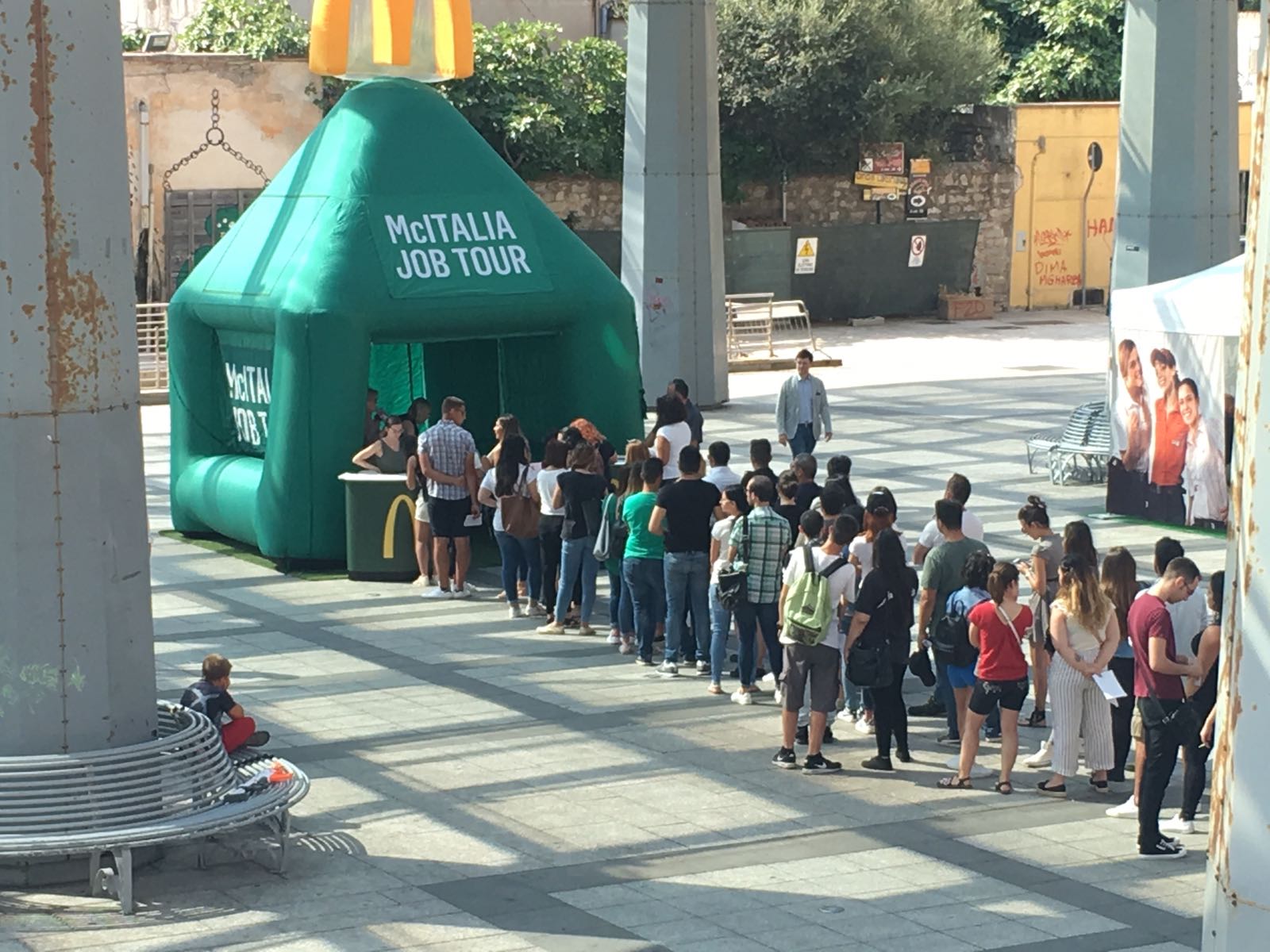 Olbia: folla di giovani per un lavoro da McDonald's
