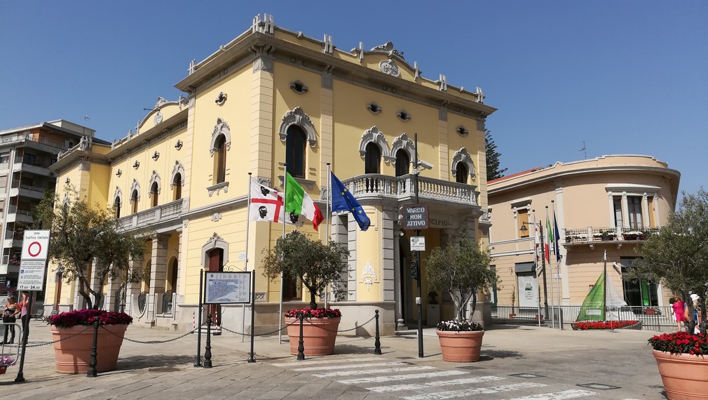 Olbia, crollo solaio scuola: Tango fa 'tremare' il Comune