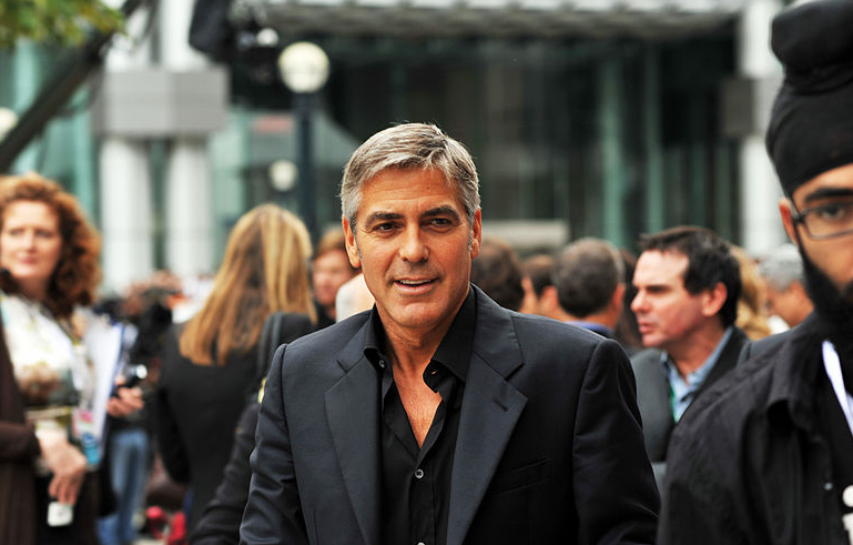 Olbia, George Clooney travolto da un'auto: è al Pronto Soccorso