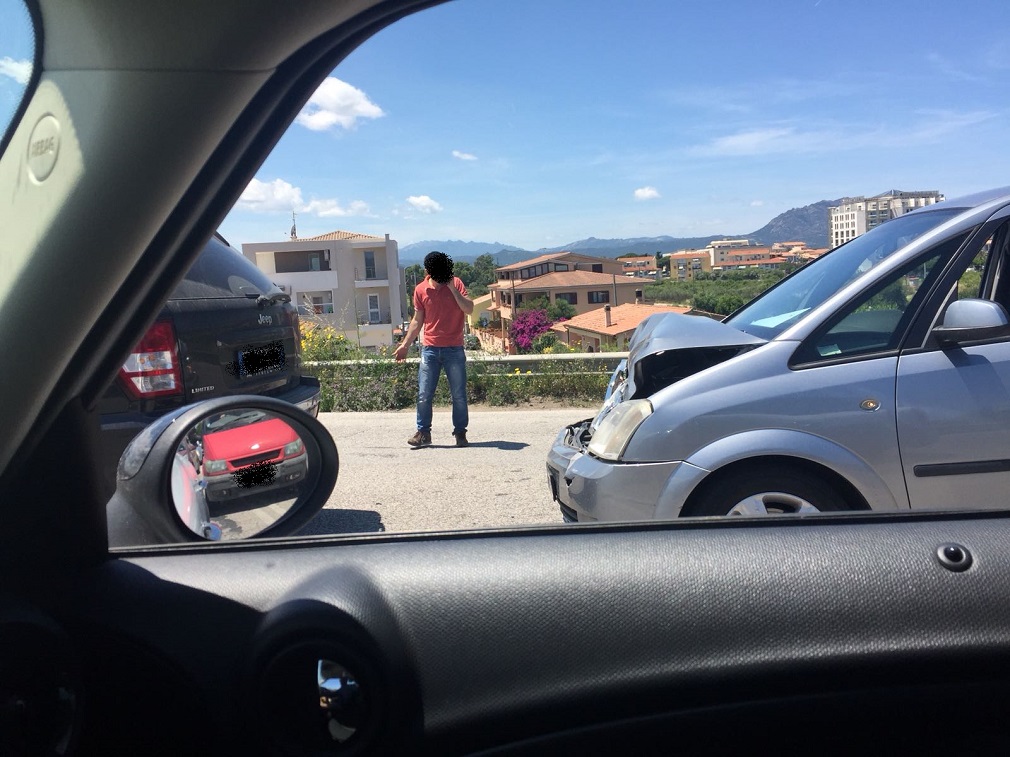 Olbia, traffico in tilt: incidente su sopraelevata