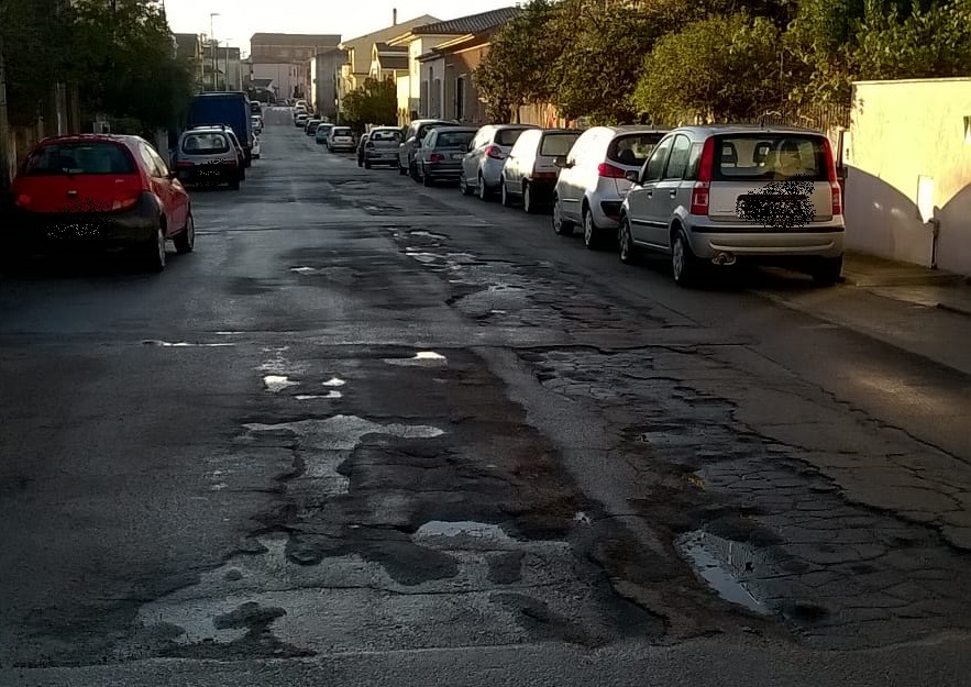 Olbia: via Caravaggio e l'asfalto malridotto