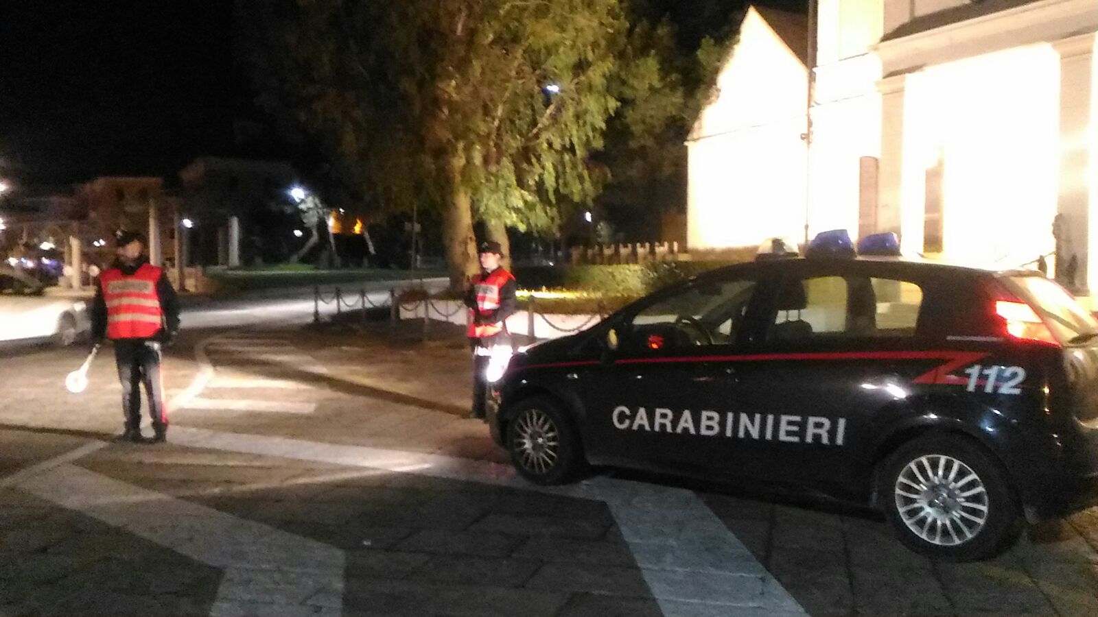 Gallura, dà in escandescenza e prende a ciabattate i Carabinieri: arrestata