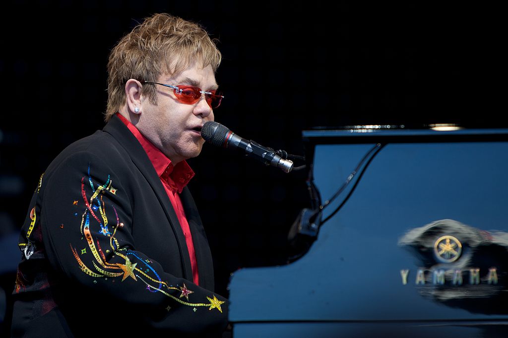 Estate smeralda: avvistato anche Elton John