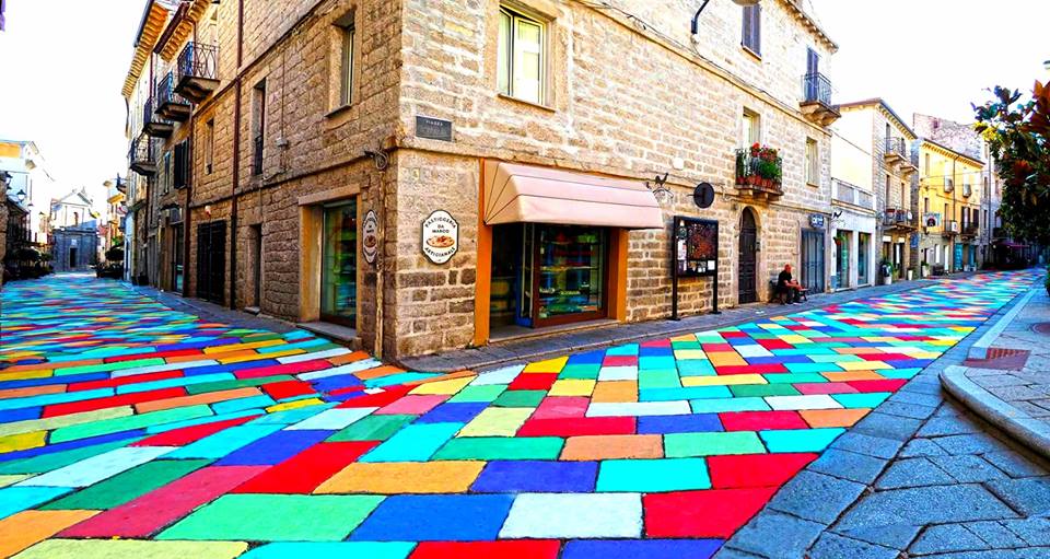 Tempio stupisce ancora con un tripudio di colori