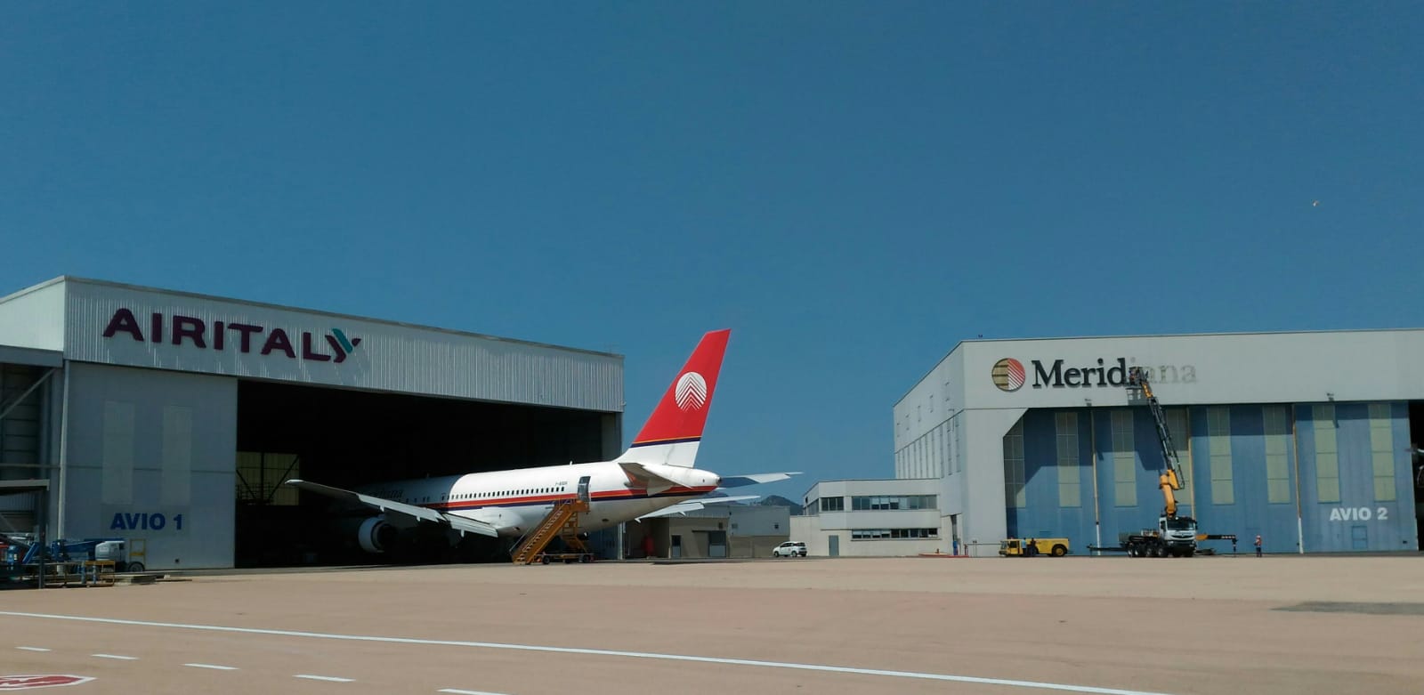 Olbia: ecco il logo Air Italy negli hangar dell'Aeroporto