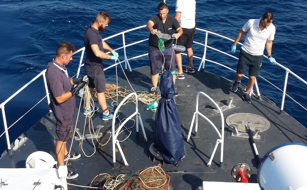 La Maddalena, pesca abusiva in zona protetta: sequestrata rete lunga 600 metri