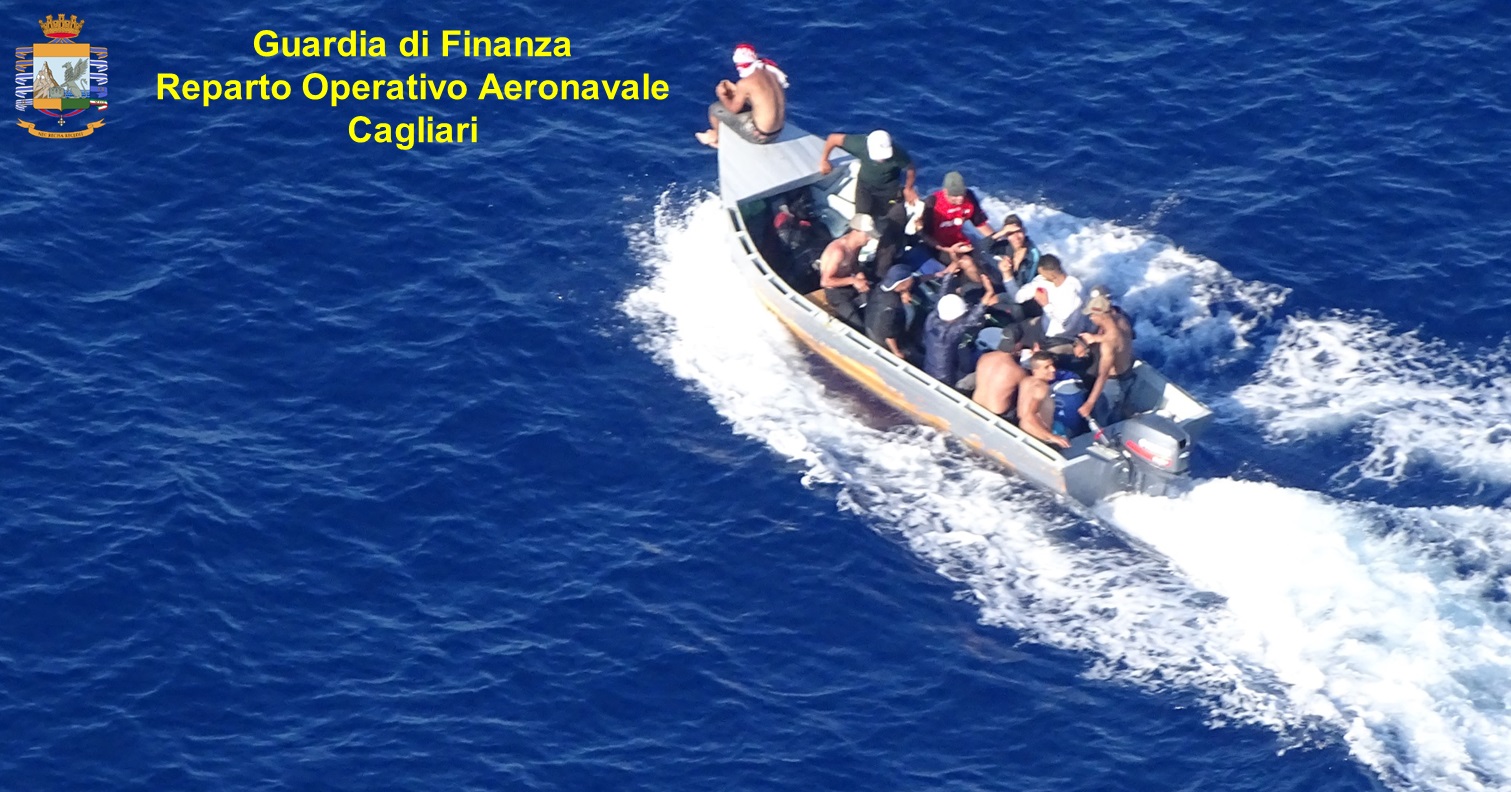 Cagliari, navigavano a Capo Teulada: fermati 14 clandestini