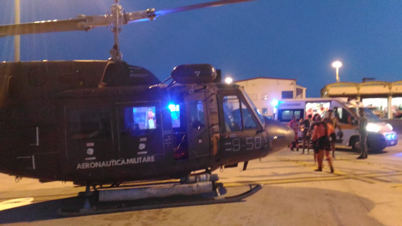 Porto Cervo, ragazzi bloccati su scoglio: interviene Aeronautica Militare