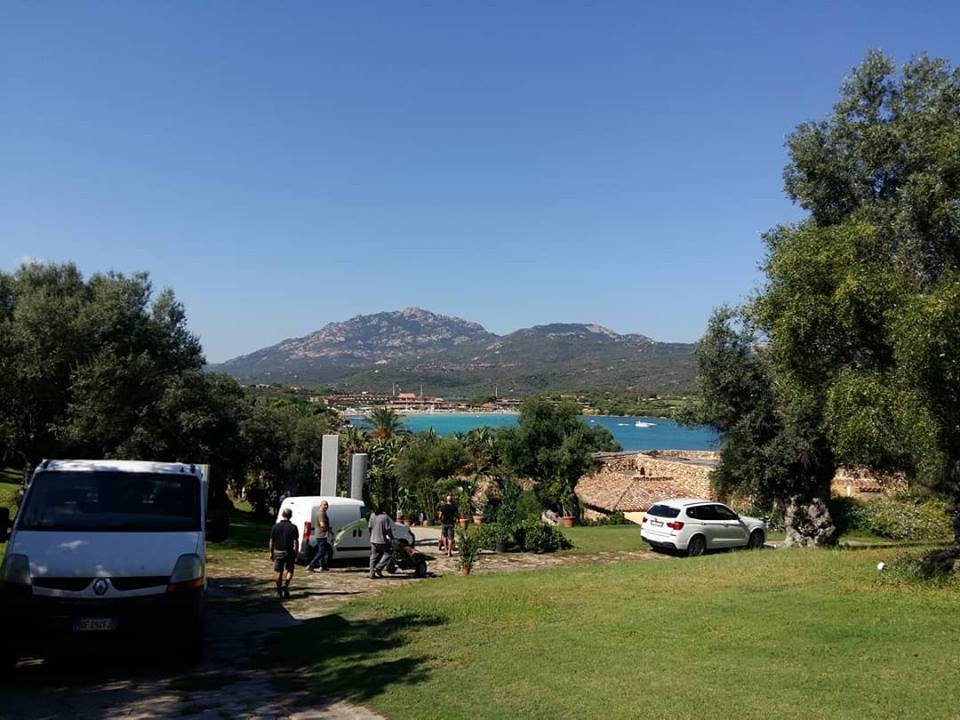 Olbia, al via le riprese di 1994: ecco la villa al centro del set