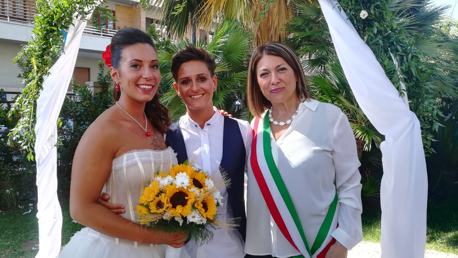 Olbia festeggia la prima unione civile fra donne: auguri, Dalila e Gabriella!