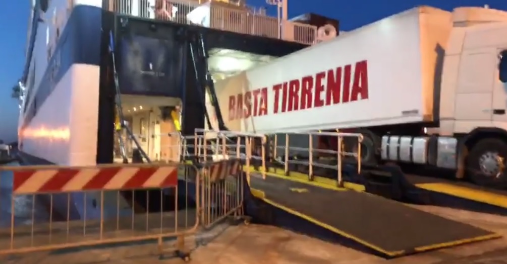 Basta Tirrenia: la marcia dei tir è arrivata a Livorno