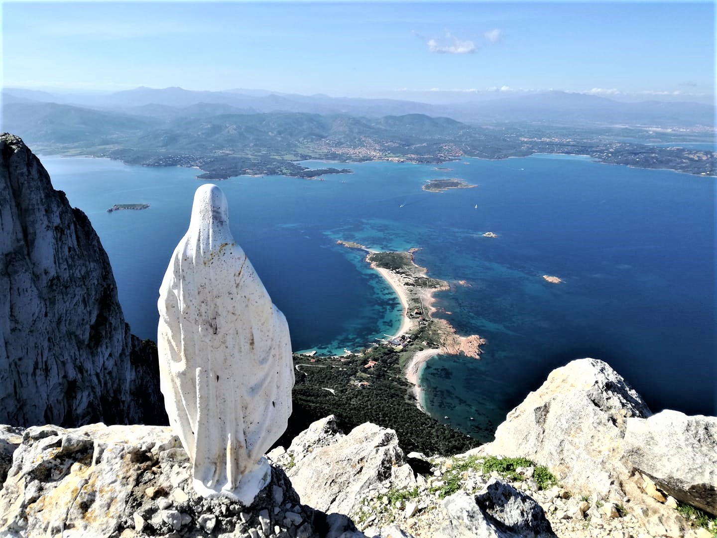 Tavolara: ripulita la madonnina di Punta Cannone