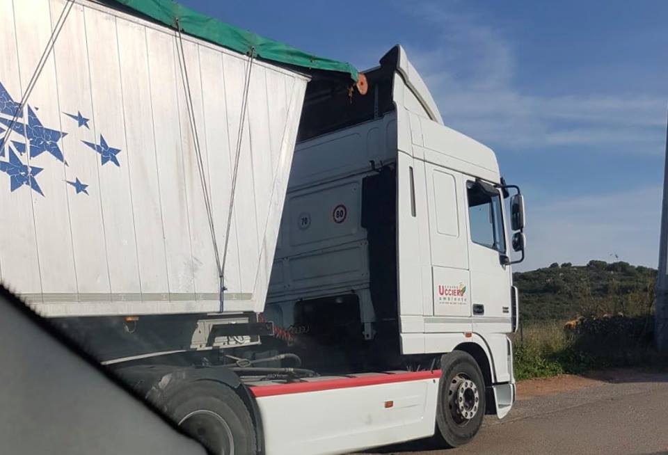 Olbia, Spiritu Santu: le foto dei camion. Cipnes: tutto in regola