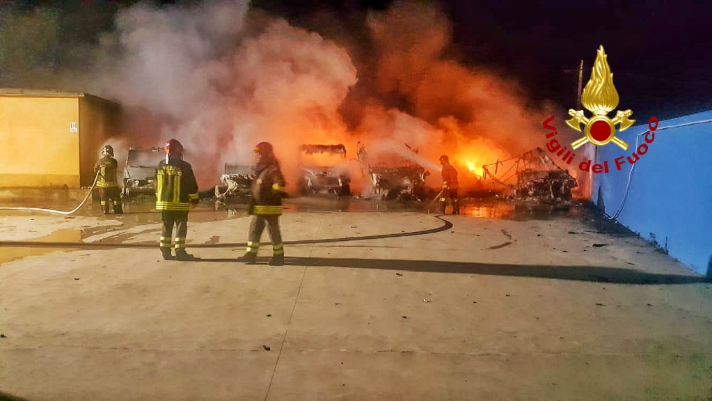 Nord Sardegna: incendio distrugge 6 caravan