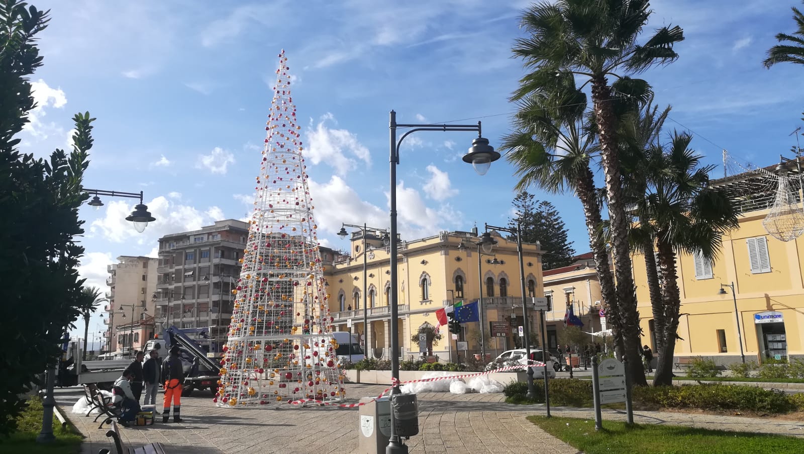 Olbia: ecco l'albero di Natale!