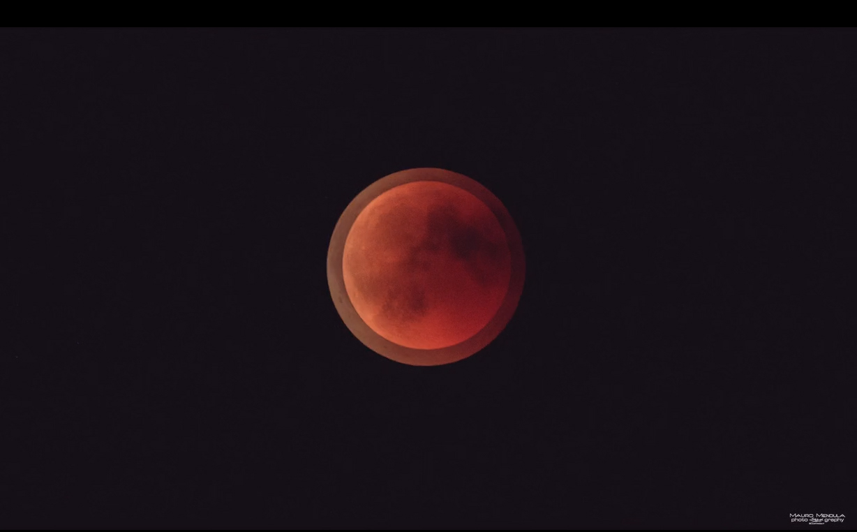 Gallura *TOP VIDEO* 2018: luna rossa su Tavolara, l'eclissi del secolo