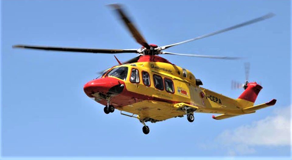 Brutta caduta mentre passeggia: 65enne soccorsa in elicottero