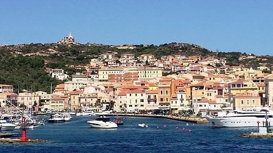 La Maddalena: ok all'illuminazione del porto, ma anche del paese