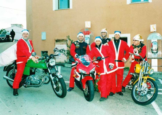 San Teodoro: Babbo Natale arriva in moto