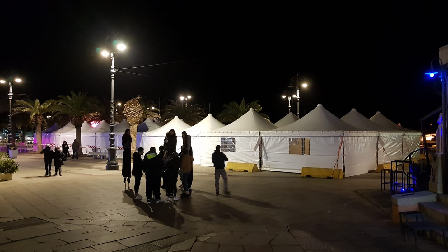 La Maddalena: ecco la tensostruttura pronta per il Natale