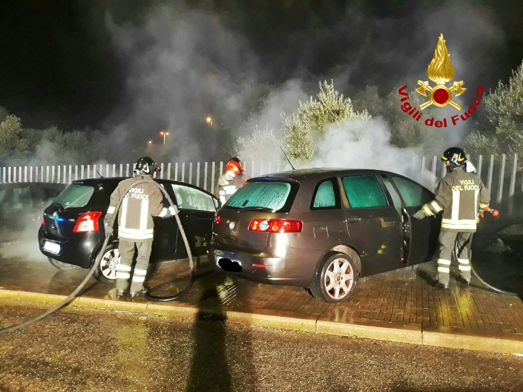 Nord Sardegna: auto in fiamme nella notte