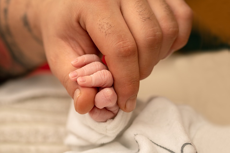 Olbia, lesioni a neonato: condannata ostetrica