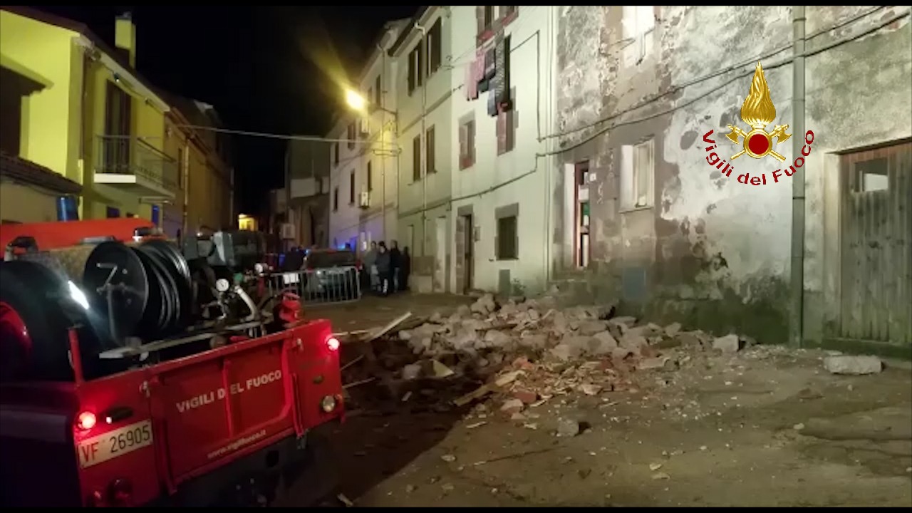 Nord Sardegna, esplode appartamento: un ferito