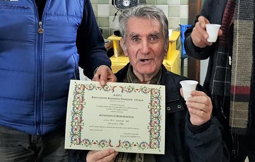 Il finanziere in pensione Giovanni Tali premiato dall' A.N.F.I. di Olbia