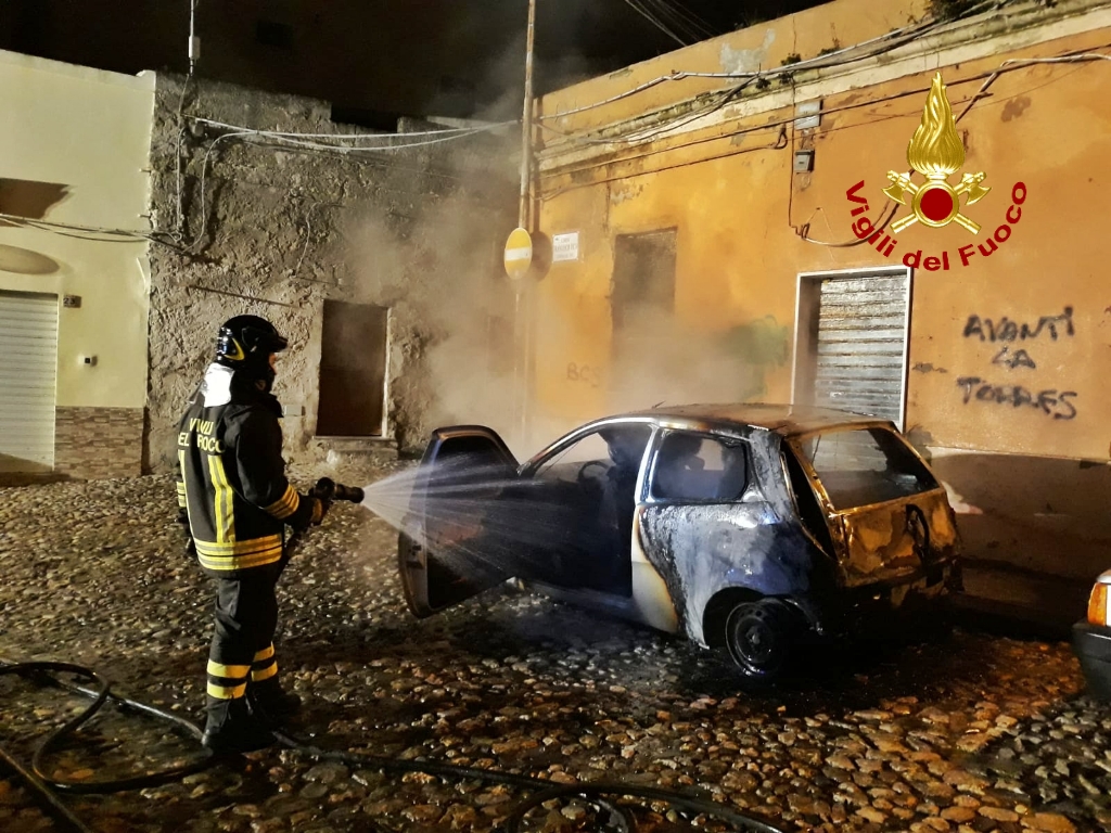 Nord Sardegna: ennesima auto a fuoco