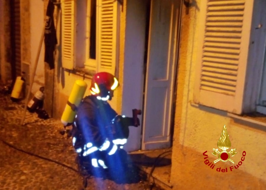 Nord Sardegna, incendio in abitazione: arredi distrutti