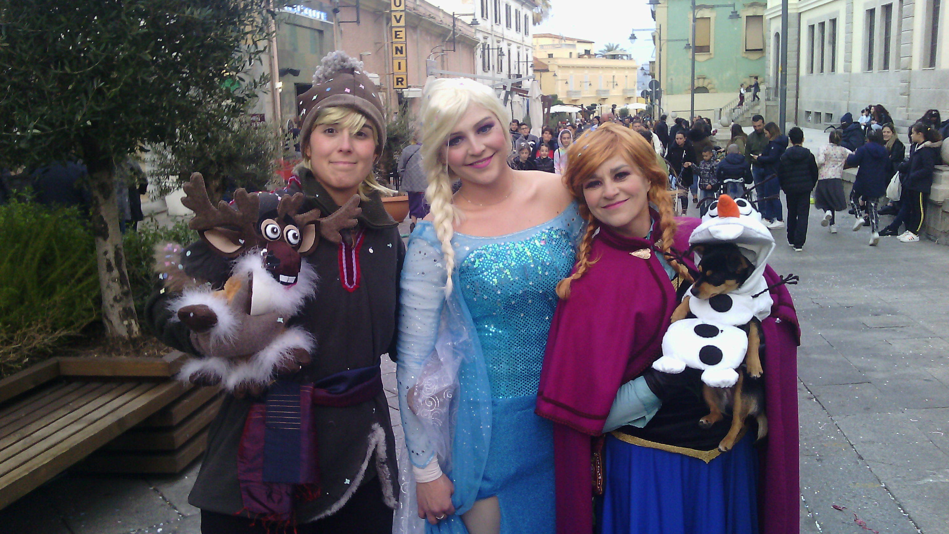 Da Nuoro a Olbia per il Carnevale: ecco il gruppo Frozen con un Olaf molto speciale
