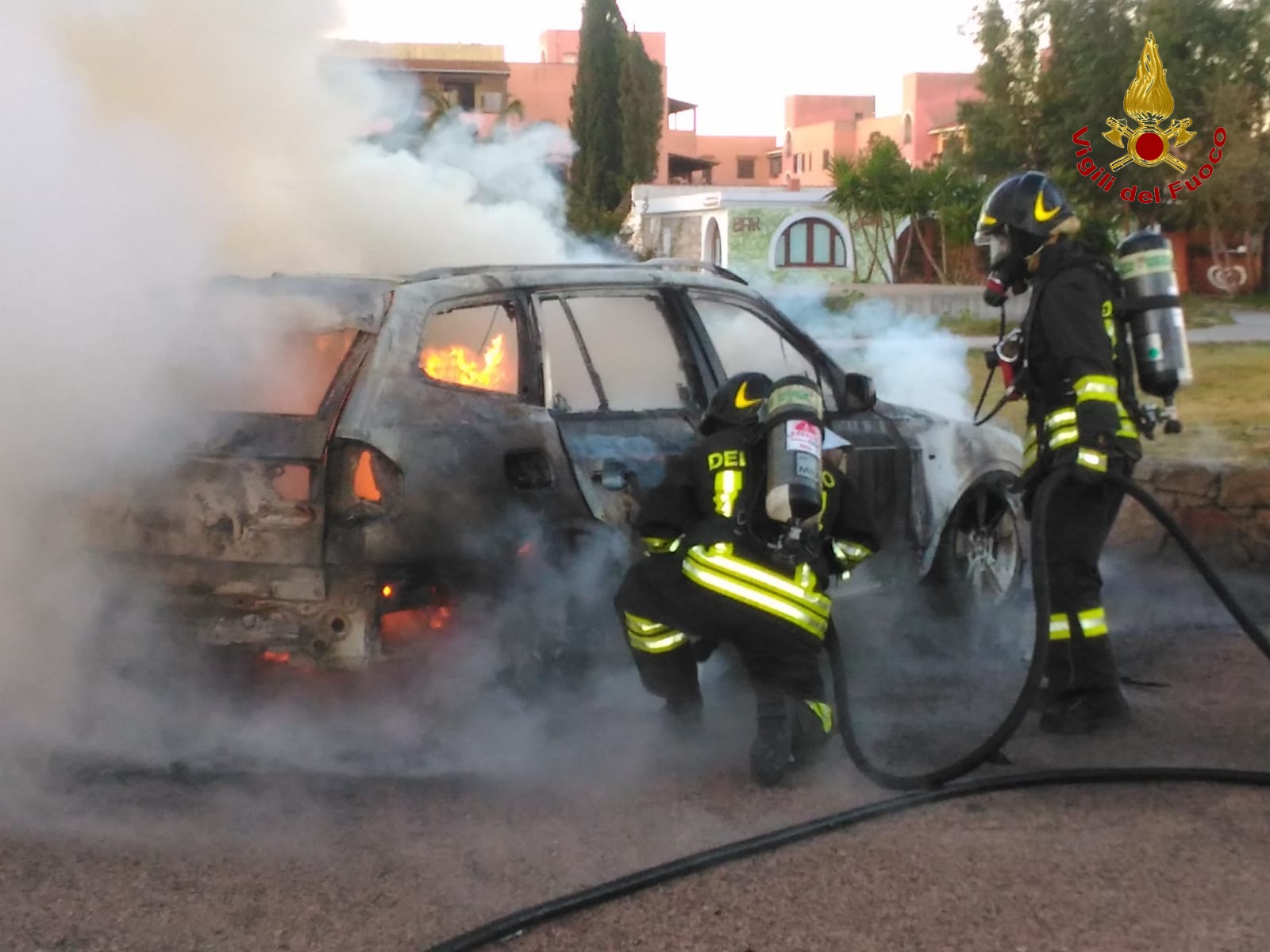 Olbia: auto distrutta da incendio