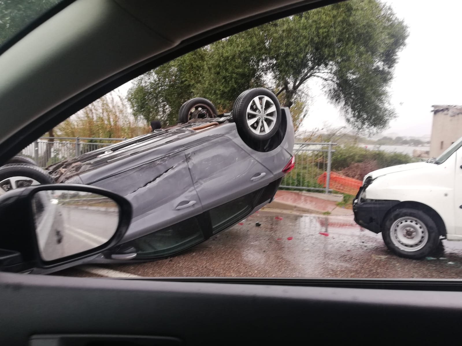 Olbia, incidente in via Roma: auto ribaltata