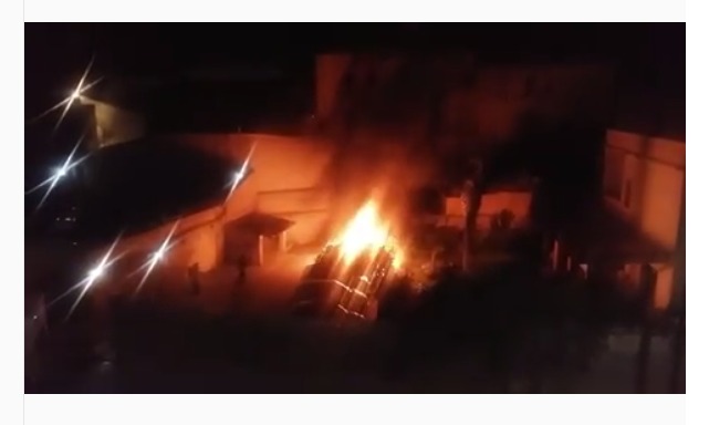 Olbia: auto in fiamme in centro storico