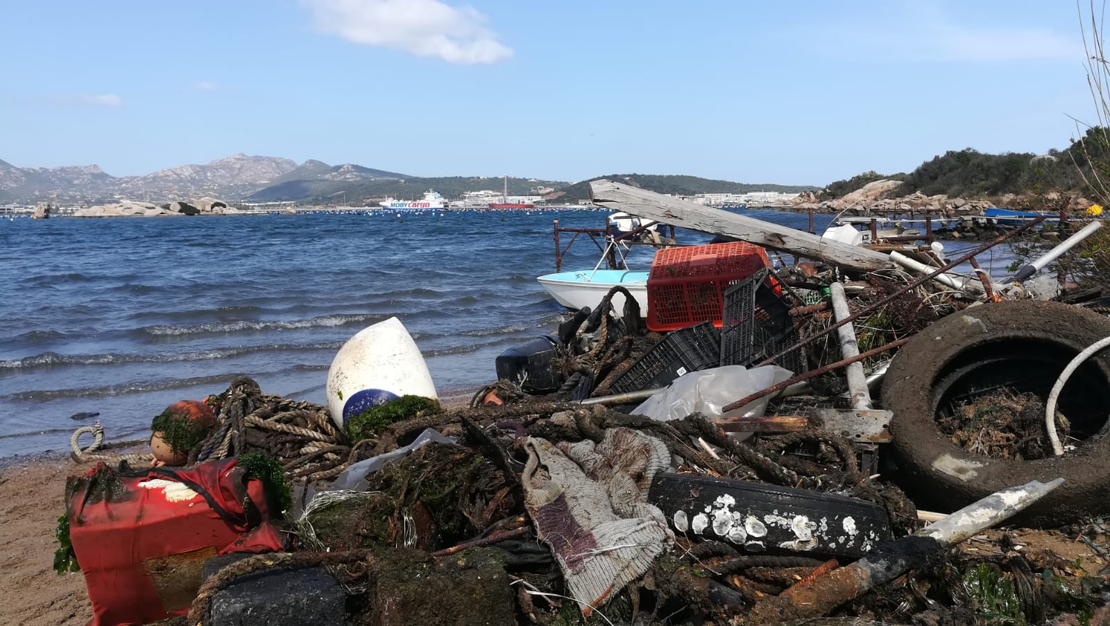 Olbia, maxi operazione ambientale a Sa Marinedda: fondale ricoperto di rifiuti