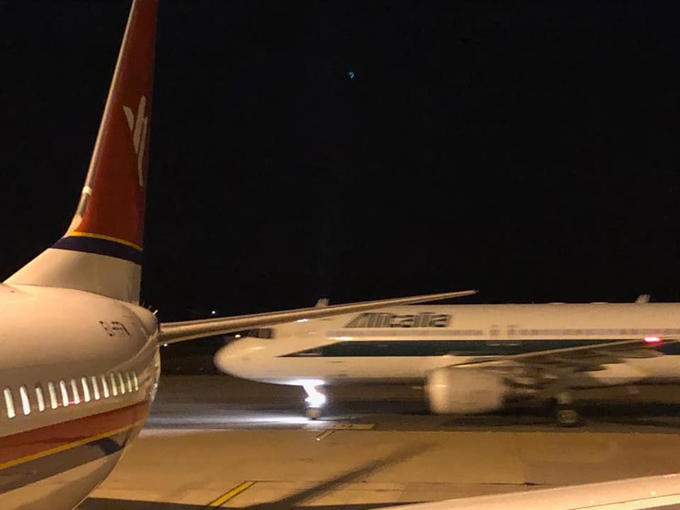 Olbia, fine di un'epoca: le foto dell'arrivo di Alitalia