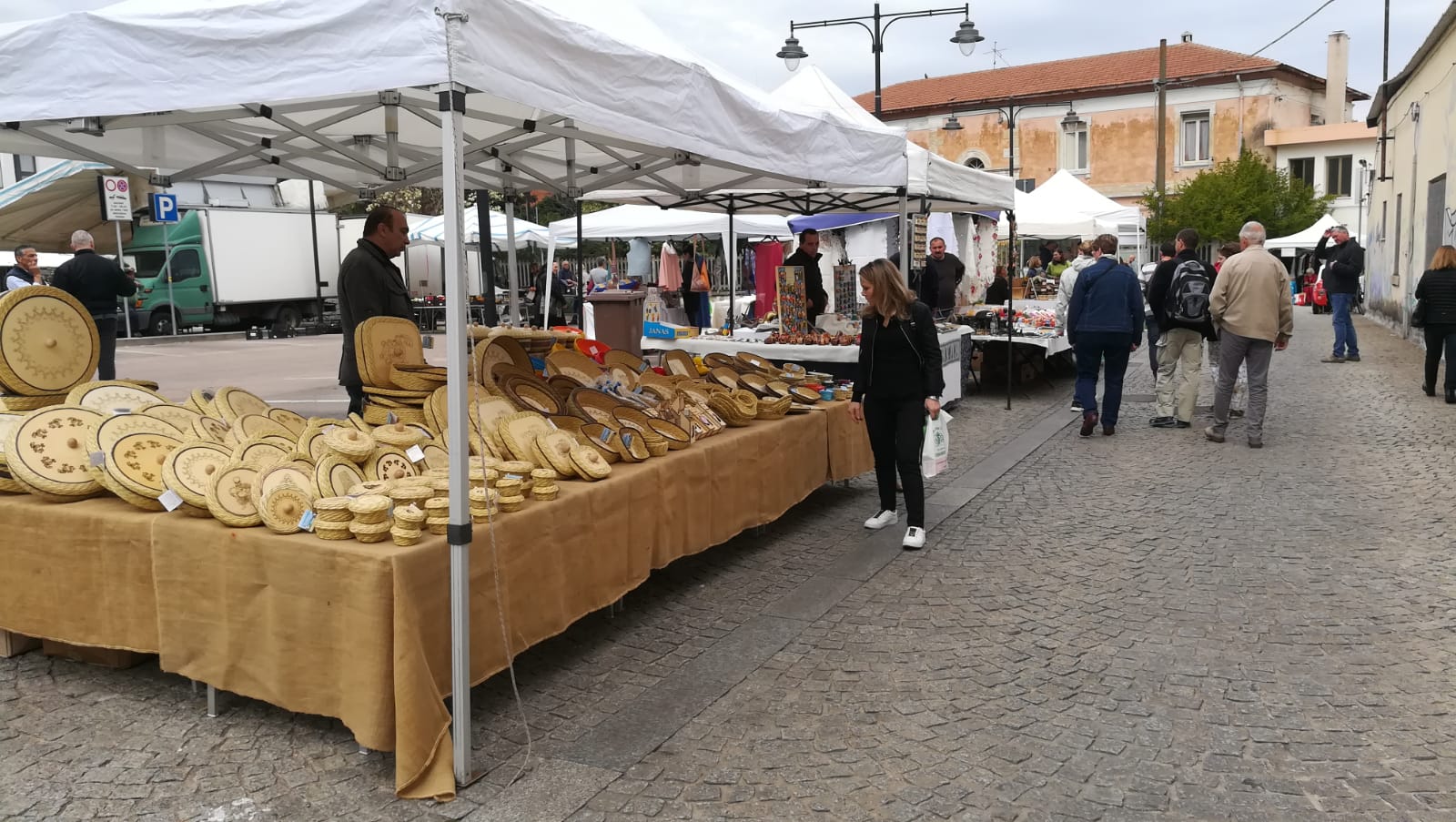 Olbia, Mercato Porto Romano: musica, più bancarelle e nuovi servizi