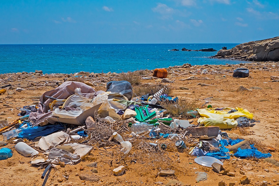 Olbia, la spiaggia e la plastica: 