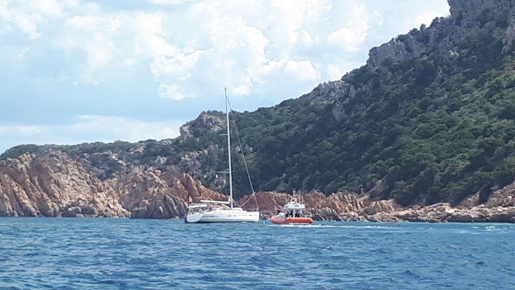 Porto Cervo, barca a vela contro secca: sei persone salvate