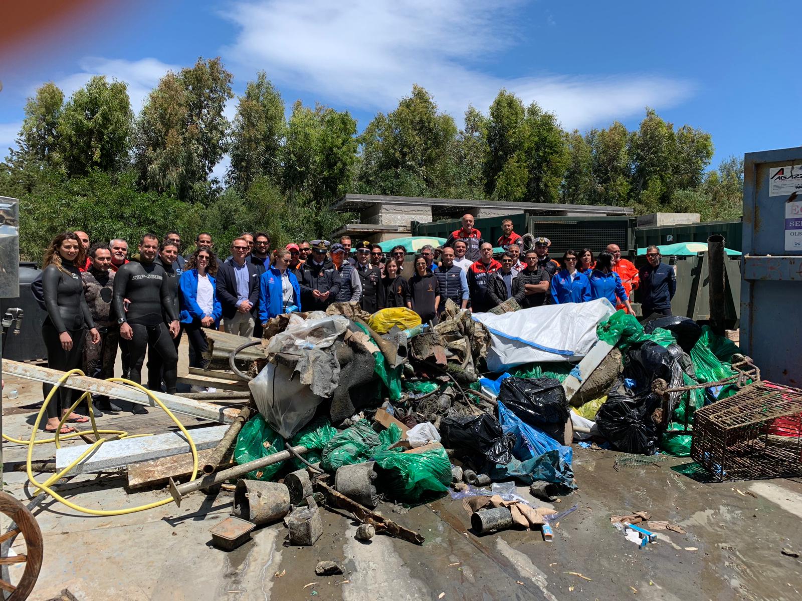 Porto Cervo, pulizia dei fondali: pescate tre tonnellate di rifiuti