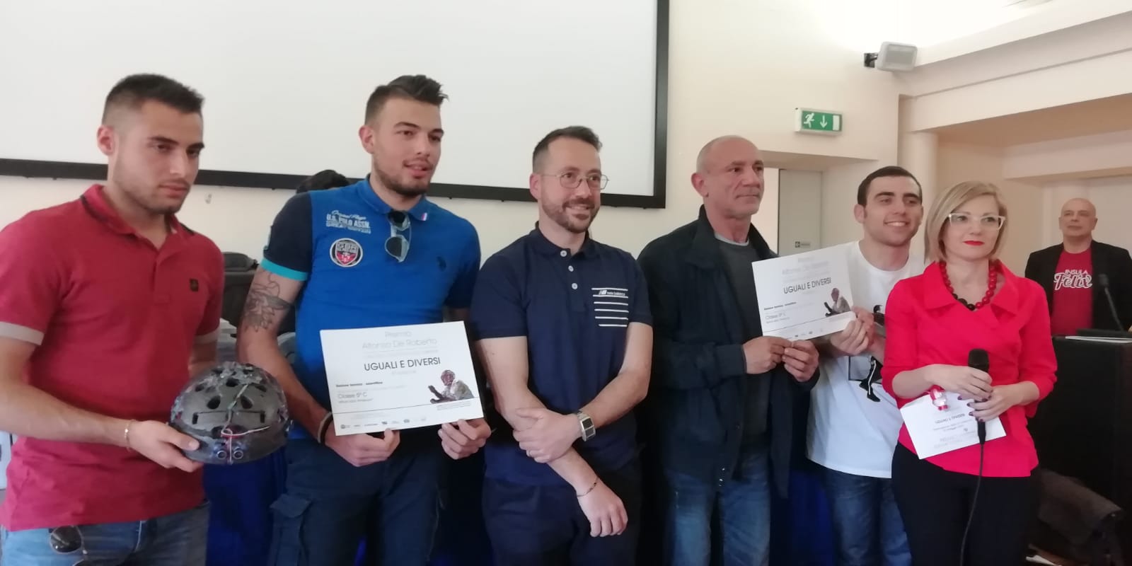 Olbia: studenti olbiesi inventano il casco anti-ostacolo per ciechi