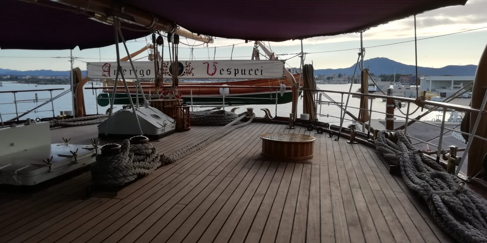 Olbia, l'Amerigo Vespucci incanta: un'ora di fila per ammirare la nave più bella del mondo