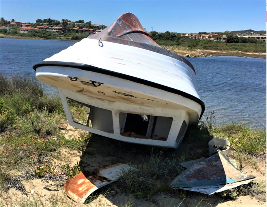 Golfo Aranci: sigilli al cimitero della barche di Punta Bados